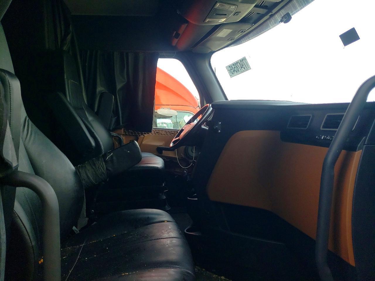 2023 Freigliner Cascadia 126