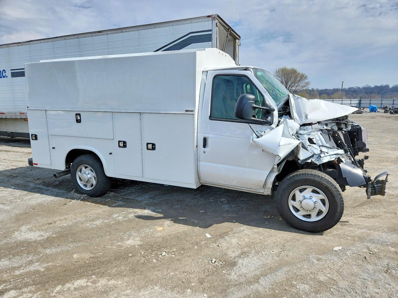 2025 Ford Econoline E350 Super Duty Cutaway Van