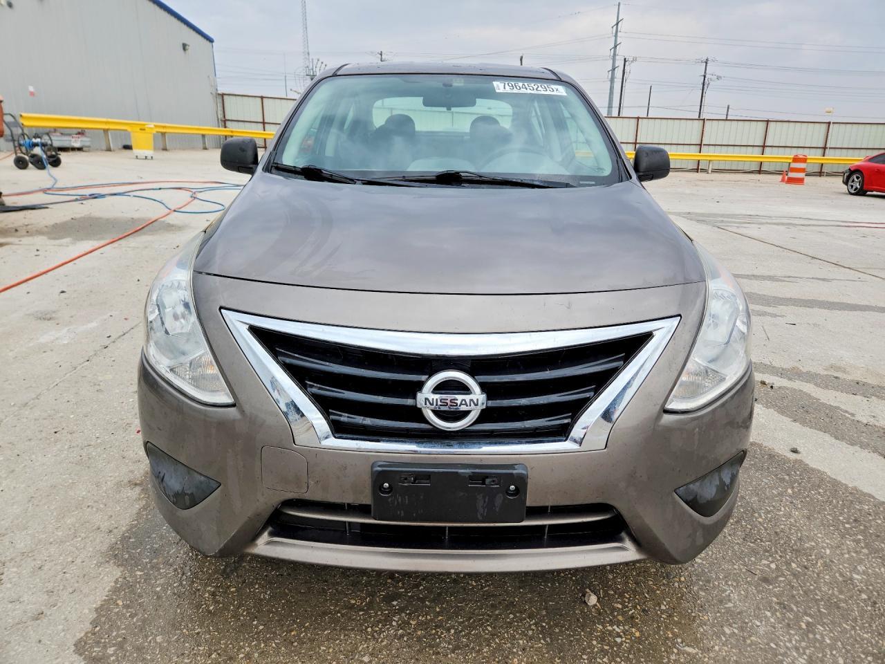 2015 Nissan Versa 1.6 s Plus