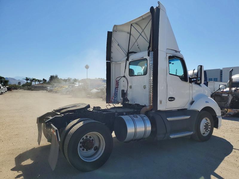 2016 Kenworth T680 Semi Truck