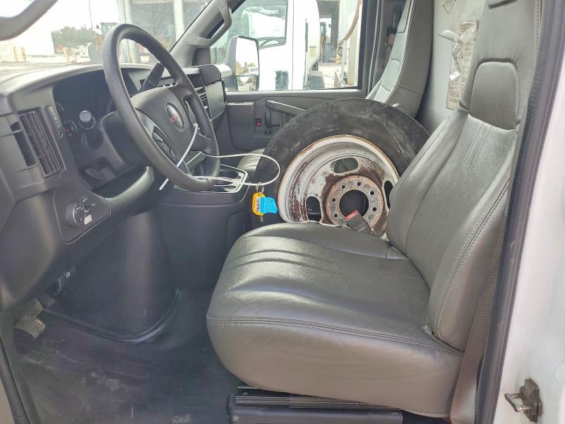 2022 GMC Savana BOX Truck