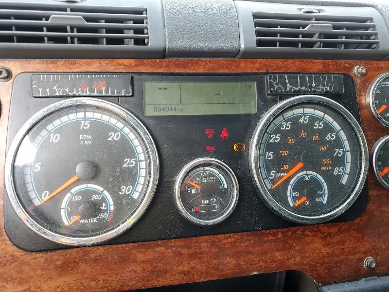 2016 Freigliner 2016 Freightliner Cascadia 125 Semi Truck