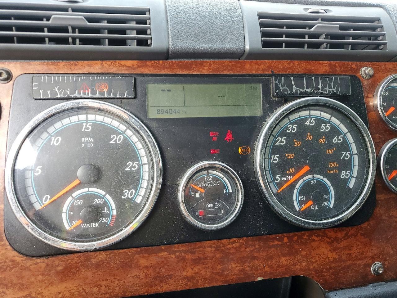 2016 Freigliner 2016 Freightliner Cascadia 125 Semi Truck