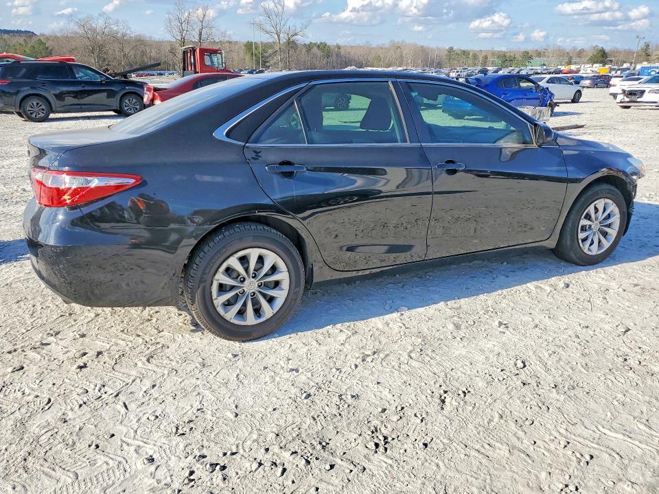 2017 Toyota Camry le