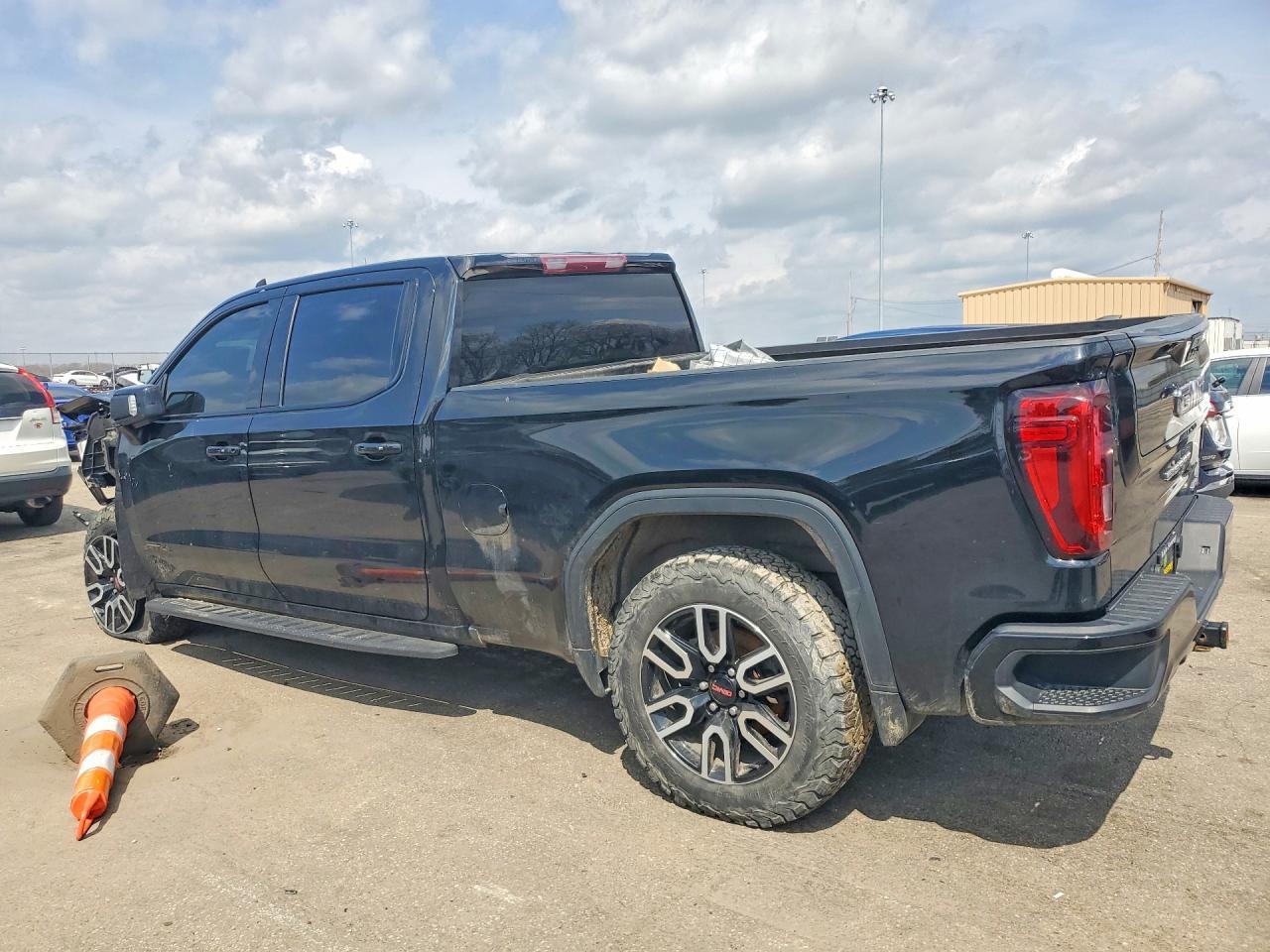 2021 GMC Sierra K1500 AT4