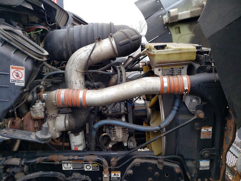 2015 Kenworth T440 Semi Truck