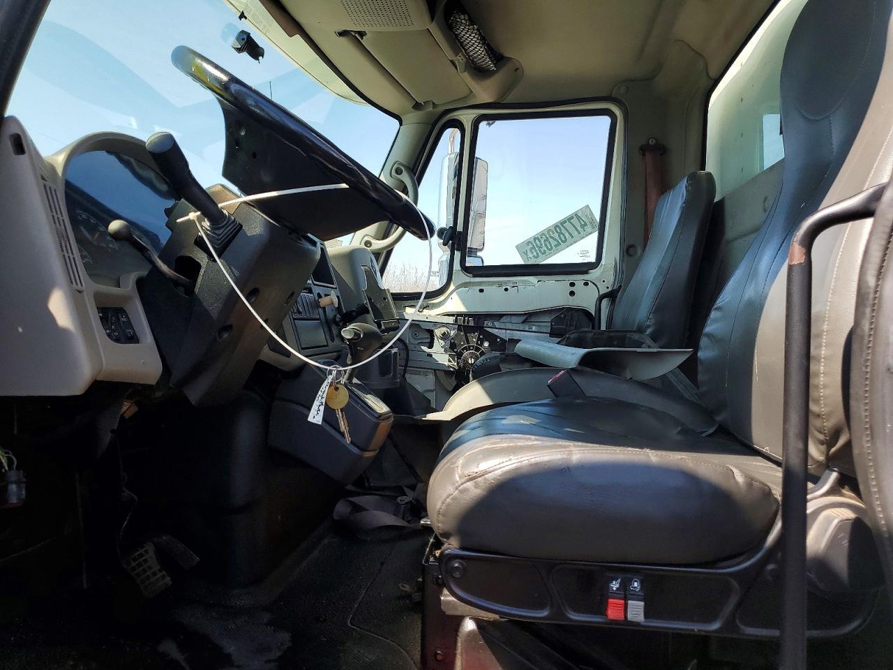 2009 International 4000 4300-BOX Truck