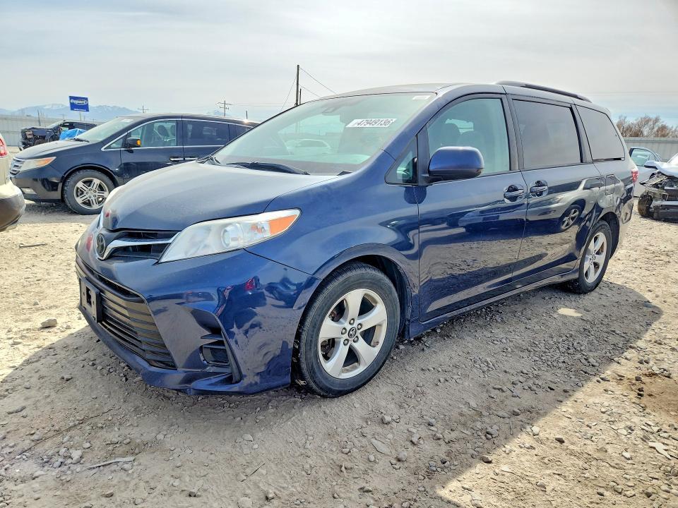 2018 Toyota Sienna le 8-passenger