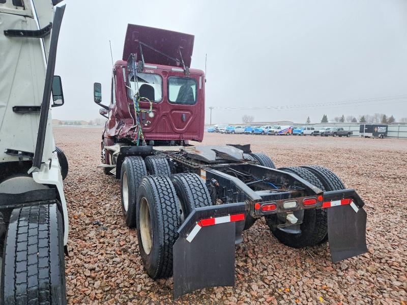 2020 Freigliner 2020 Freightliner Cascadia 126 Semi Truck