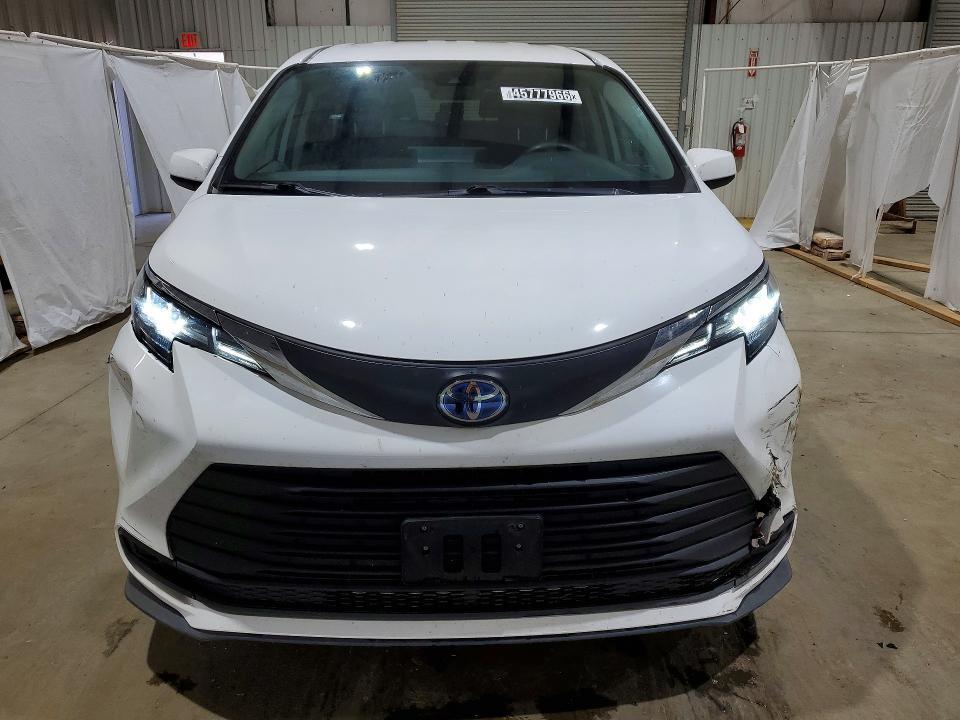 2021 Toyota Sienna le 8-passenger