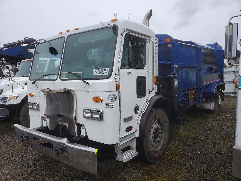 2013 Peterbilt 320 Refuse Truck
