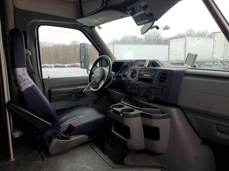 2018 Ford Econoline-Bus