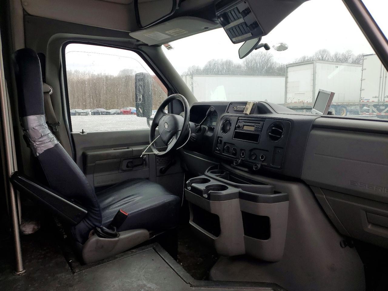 2018 Ford Econoline-Bus