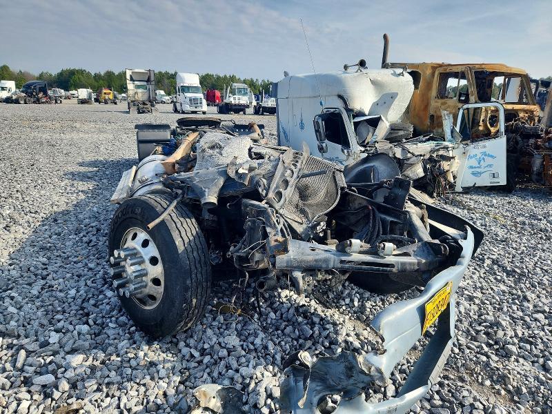 2005 Freightliner Columbia 120 Semi Truck