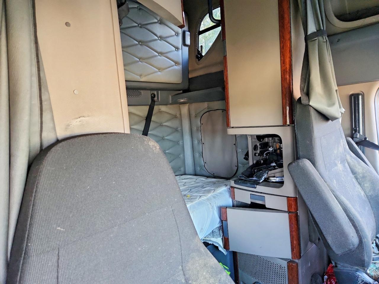 2013 Freightliner Cascadia 125