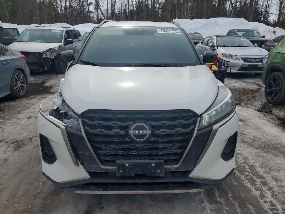 2024 Nissan Kicks sr