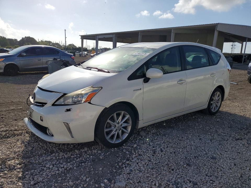 2013 Toyota Prius v Five