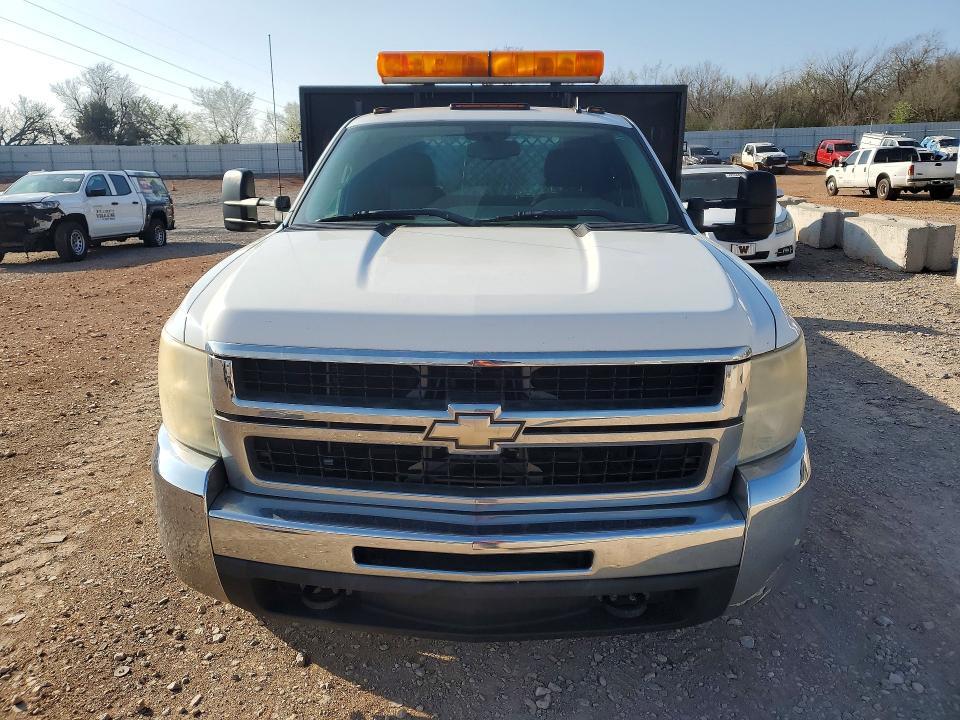 2007 Chev Rolet Silverado Flatbed Truck