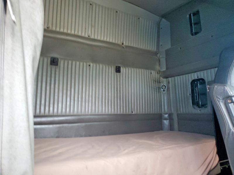 2010 Kenworth T660 Semi Truck