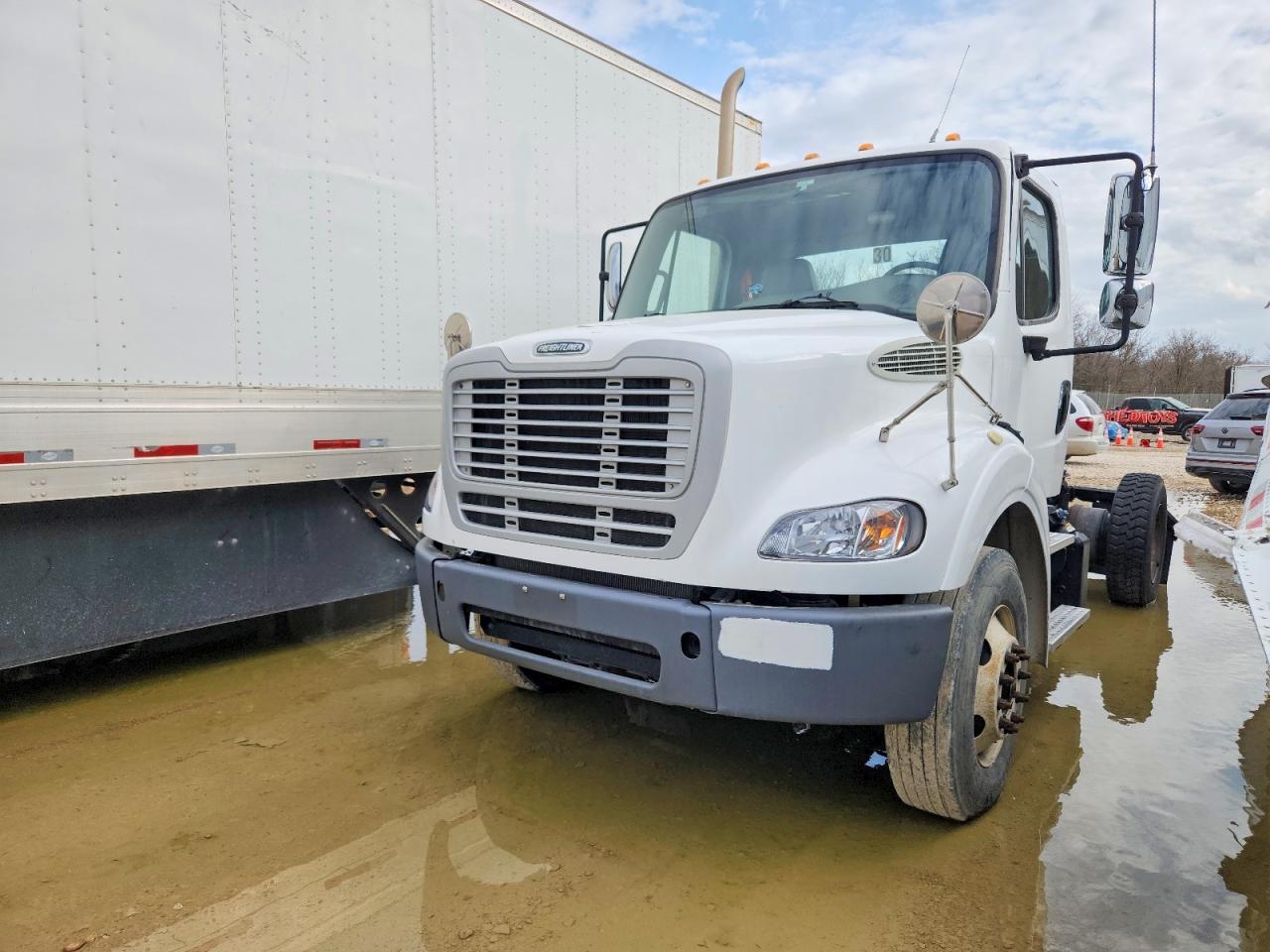 2015 Freightliner Business Class M2 Semi Truck