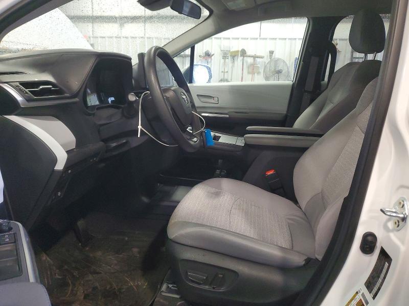 2025 Toyota Sienna le