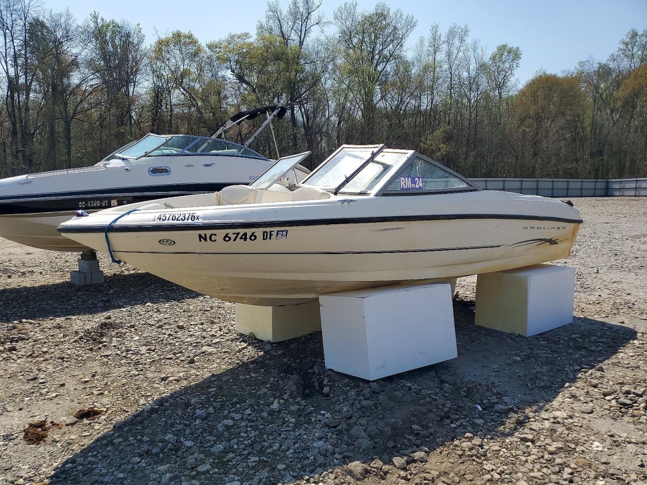 2005 Bayliner Capri-Boat