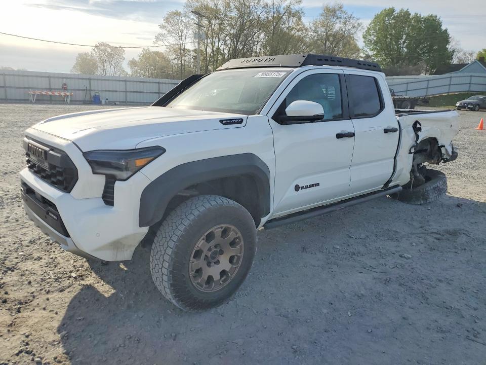 2024 Toyota Tacoma Trailhunter hv