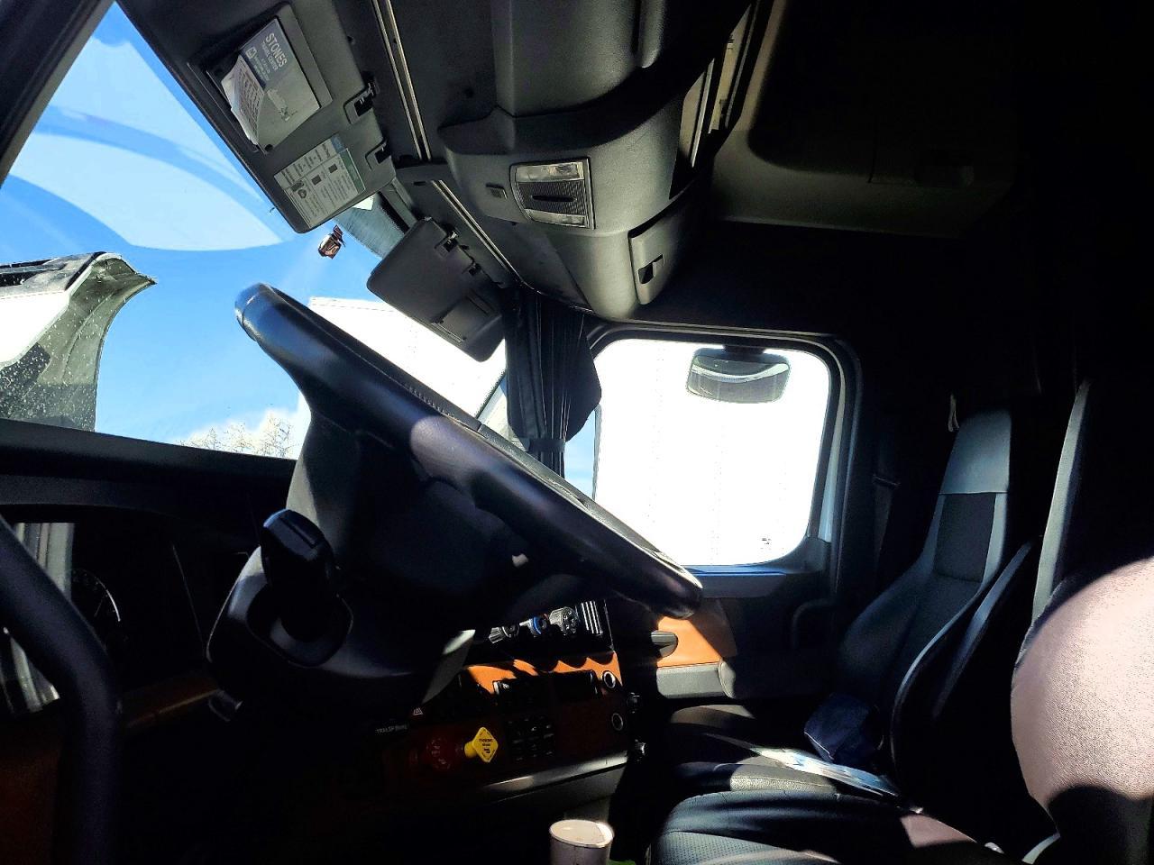 2022 Freightliner Cascadia 126 Semi Truck