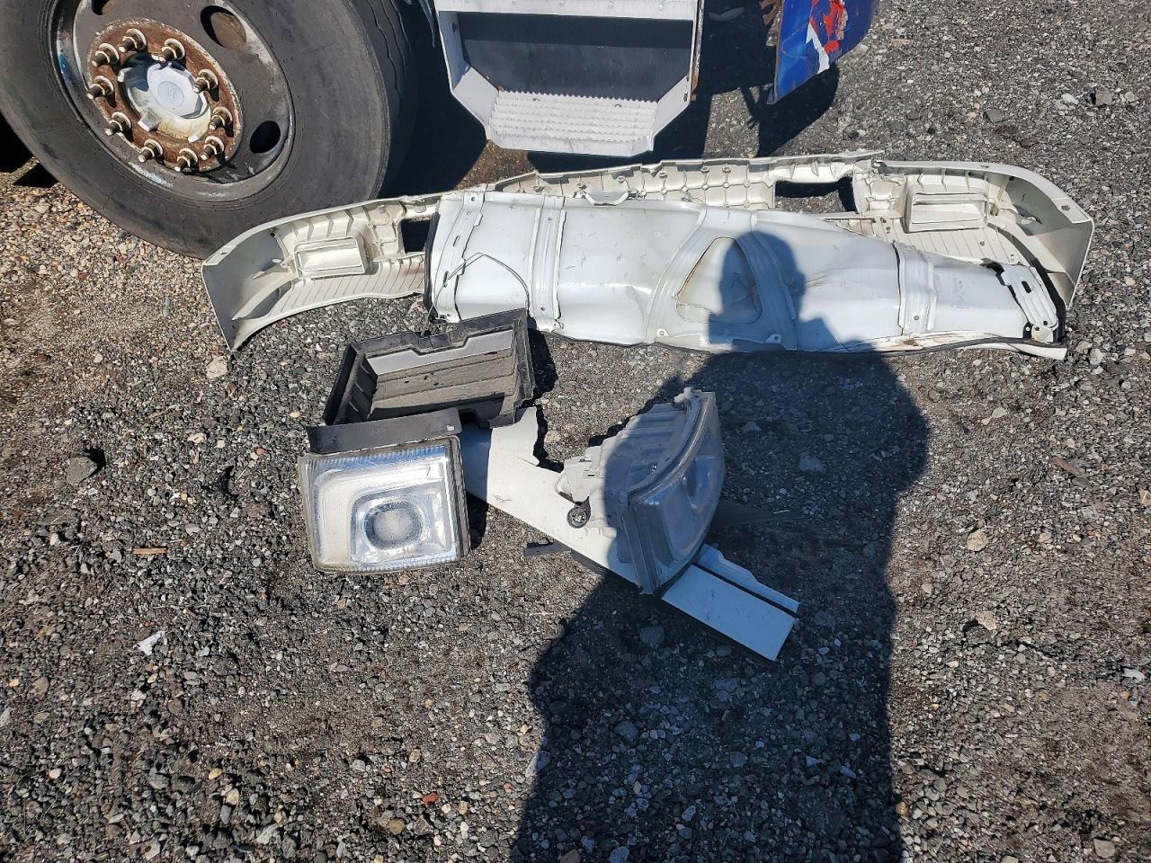 2023 Isuzu NRR Truck Cab AND Chassis