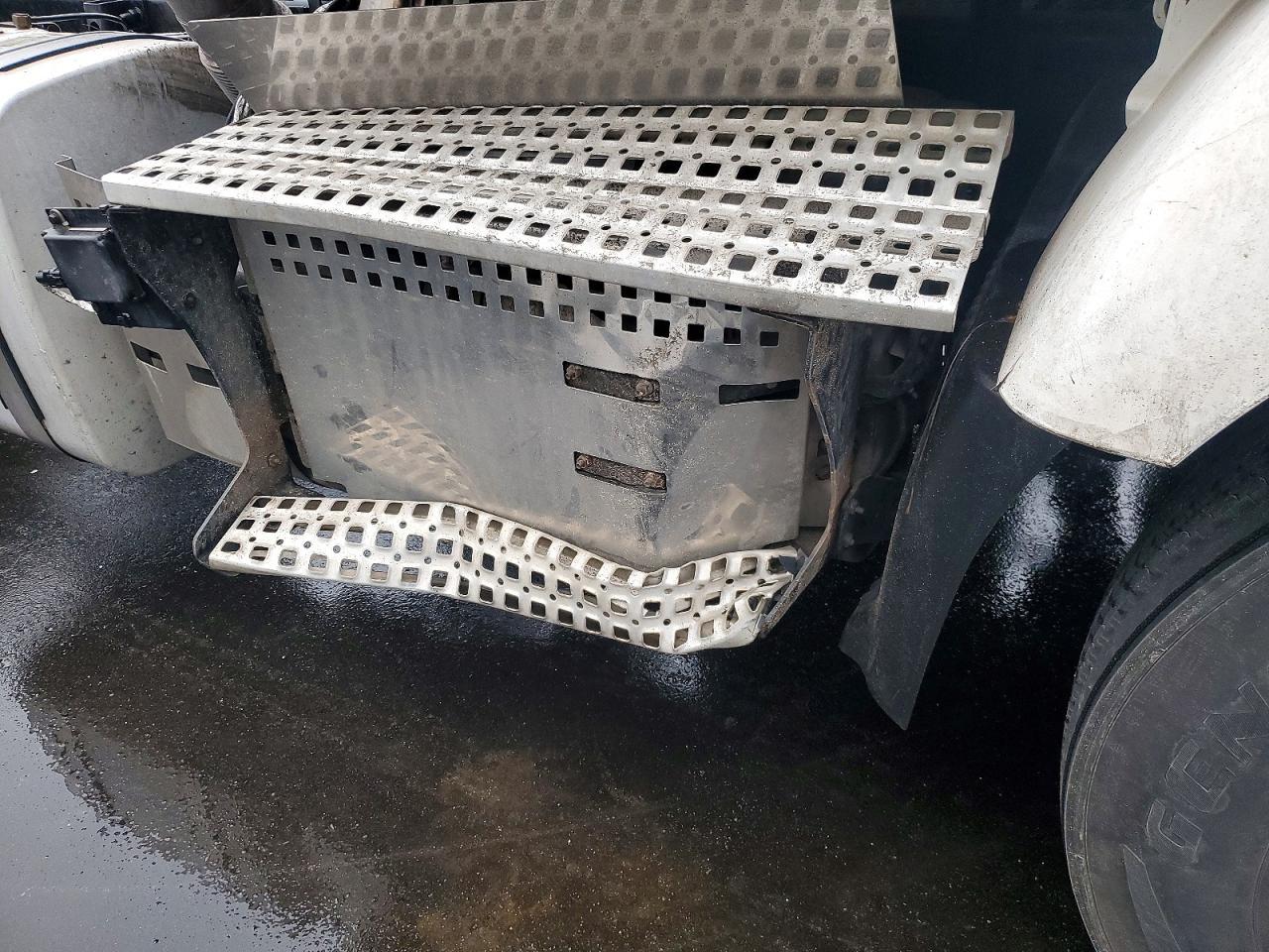 2019 Volvo VNR-Semi Truck