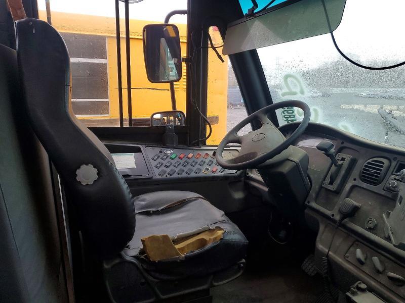 2012 BUS 2012 Thomas Saf-t-liner C2-school bus