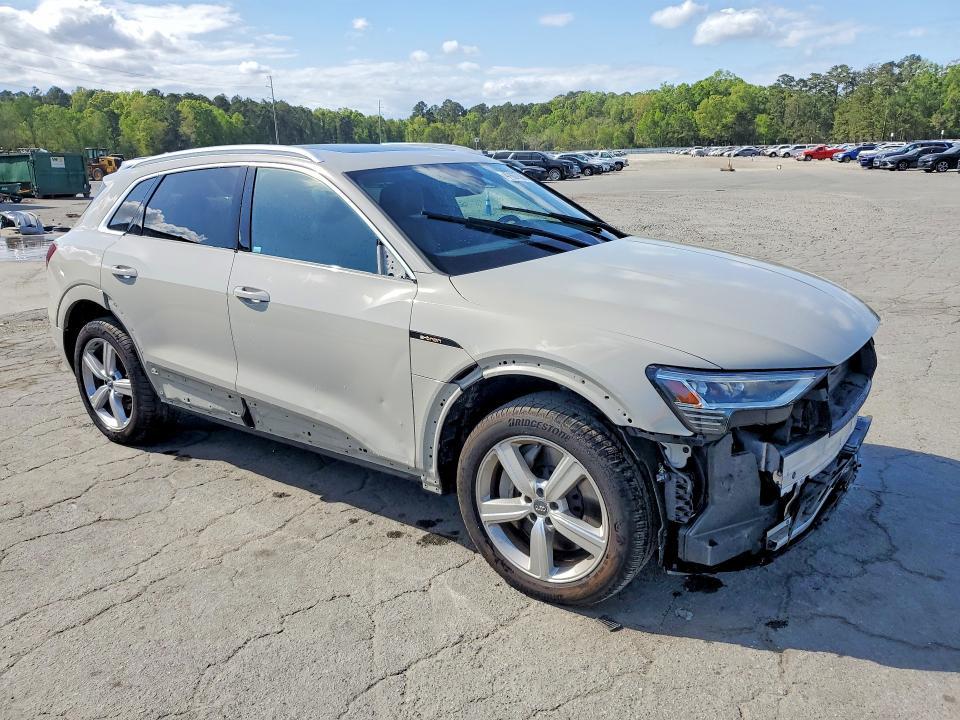 2019 Audi E-tron Premium Plus