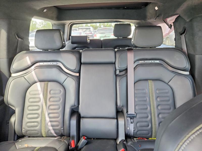 2025 Rivian R1S Adventure