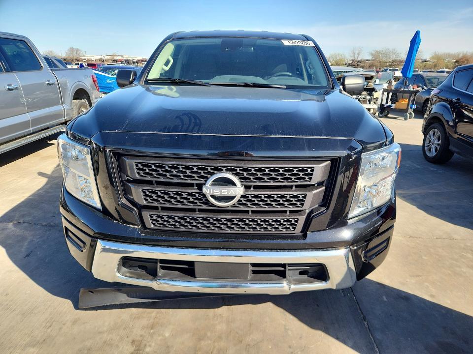 2023 Nissan Titan SV
