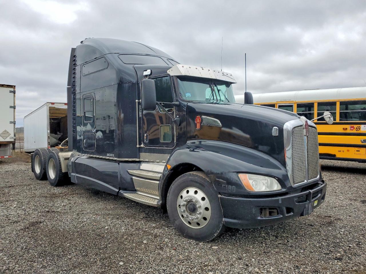2015 Kenworth Constructi-Semi Truck