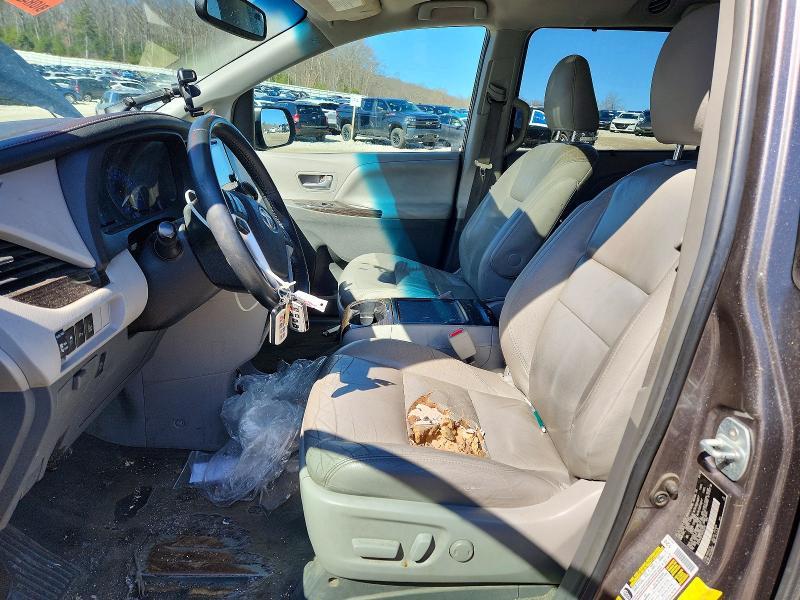 2016 Toyota Sienna xle 8-passenger
