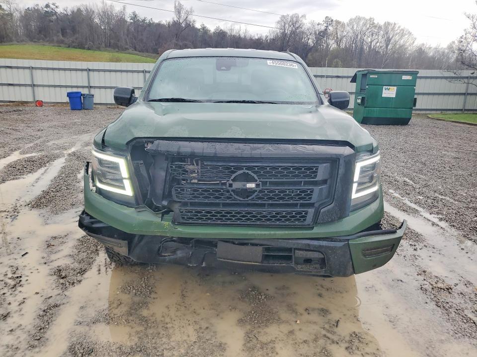 2024 Nissan Titan SV