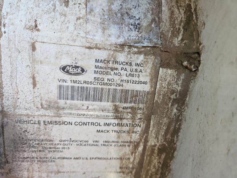 2016 Mack LR613 Refuse Truck