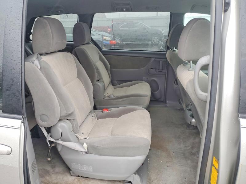 2010 Toyota Sienna le 7-passenger