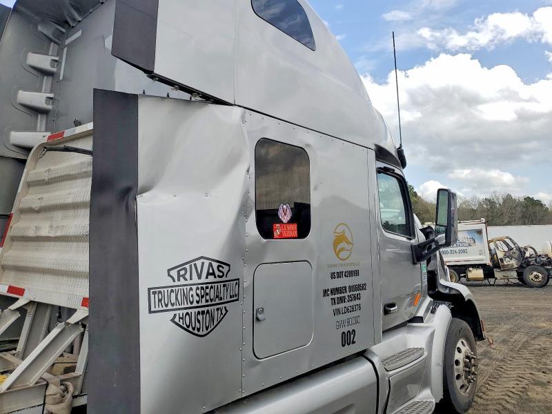 2020 Peterbilt 579 Semi Truck