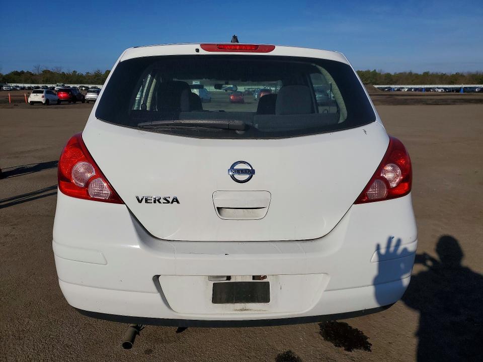 2011 Nissan Versa 1.8 s