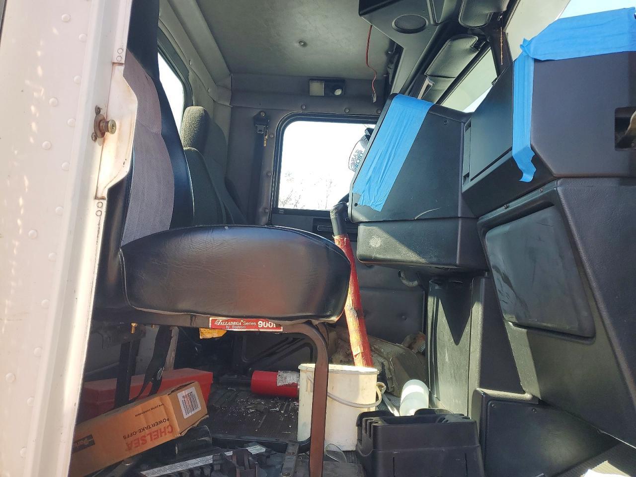 2000 Freightliner Conventional FLD120 Semi Truck