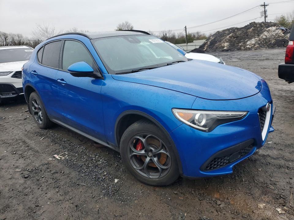 2018 Alfa Romeo Stelvio ti Sport