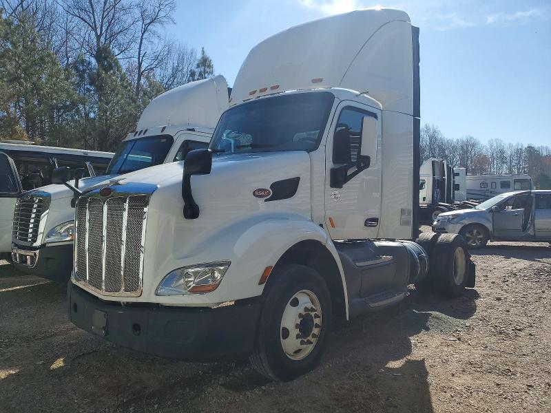 2018 Peterbilt 579 Semi Truck