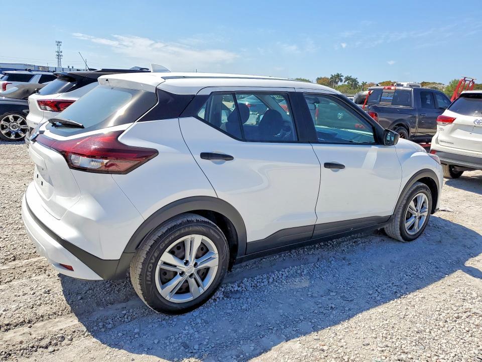 2021 Nissan Kicks s