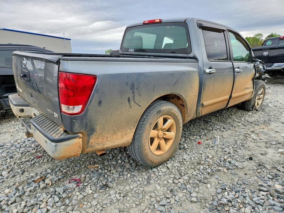 2014 Nissan Titan SV