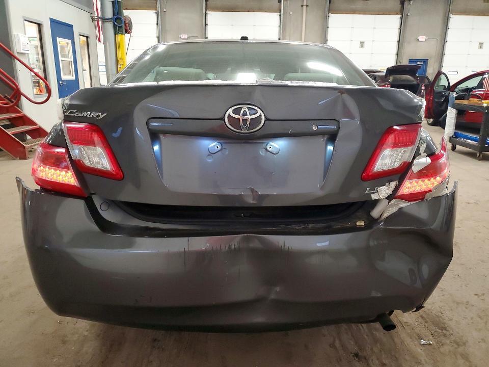2010 Toyota Camry le
