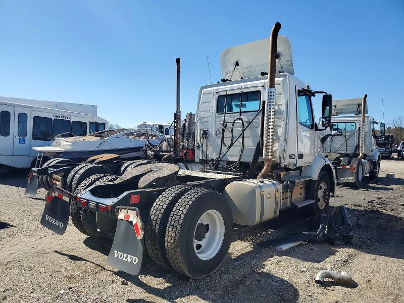 2019 Volvo VNR Semi Truck