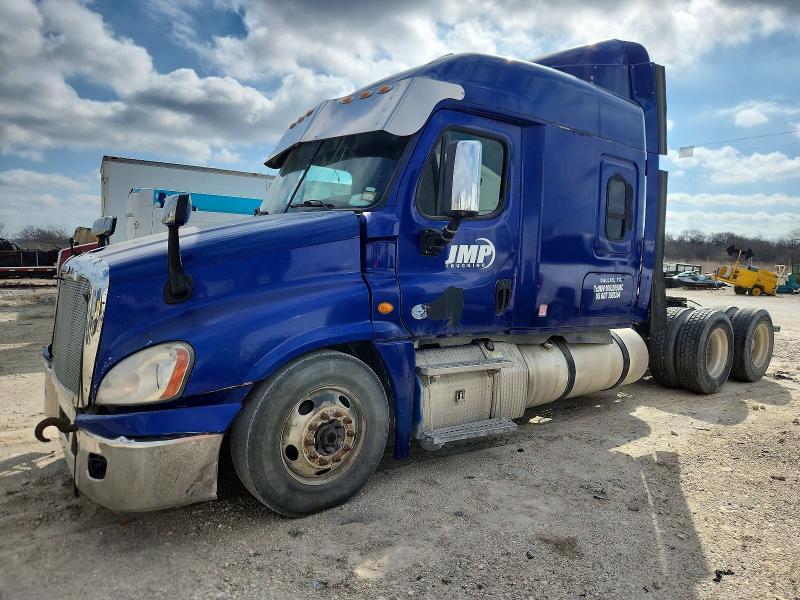 2014 Freigliner 2014 Freightliner Cascadia 1-semi Truck