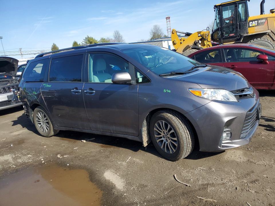 2020 Toyota Sienna xle 8-passenger